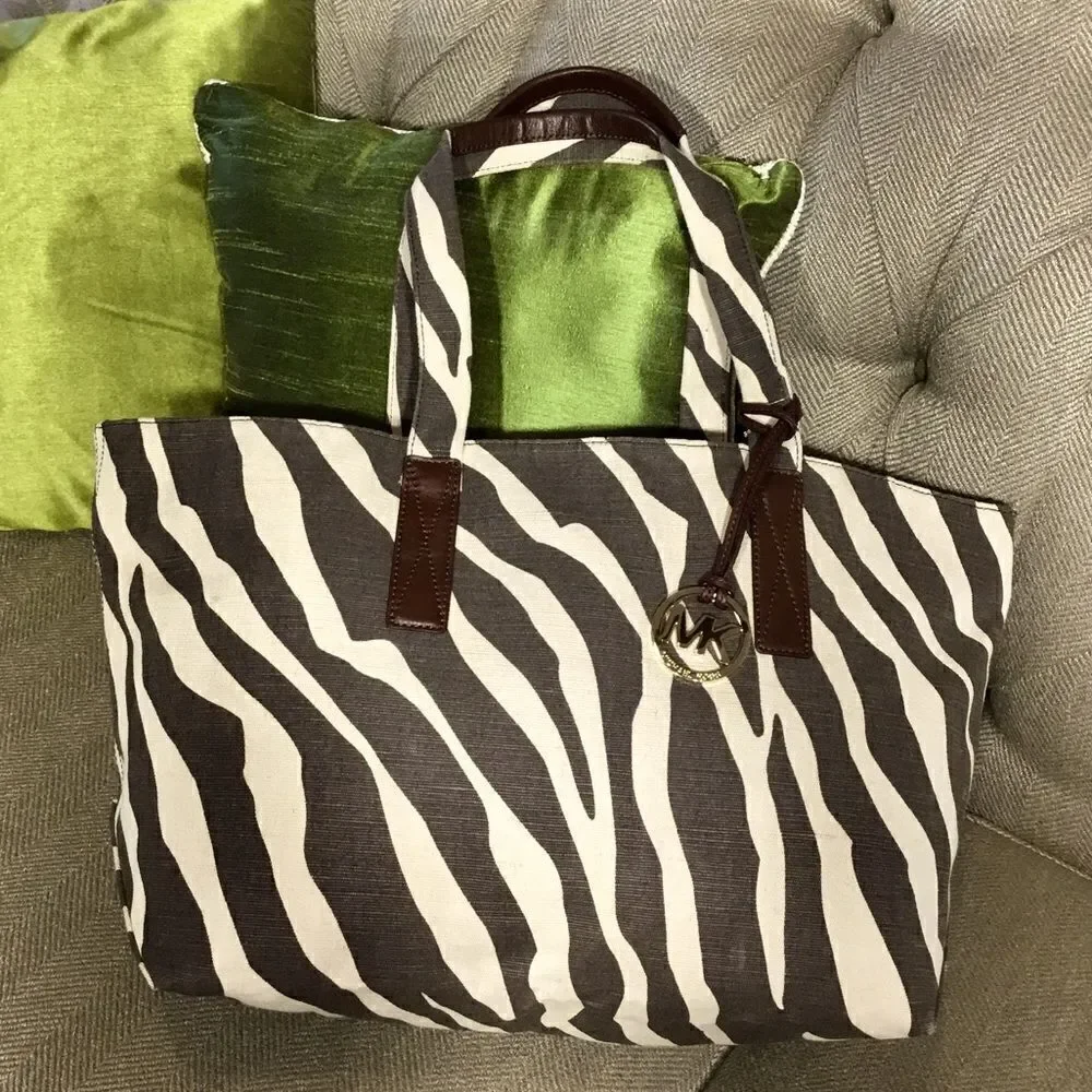 MICHAEL KORS CANVAS TOTE LAPTOP VACATION TRAVEL WORK SCHOOL. LIKE NEW
